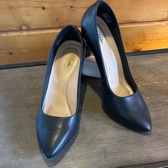 Clarks low heel pump black size 9 1/2 Women’s - Picture 1 of 6